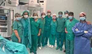 Personal de Anestesia, Enfermería y Urología que participó en la operación